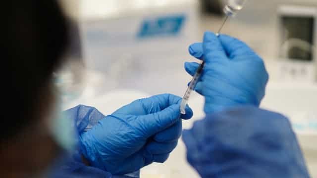 Brasil tem mais de 99 mi de pessoas com a vacinação completa contra a covid-19