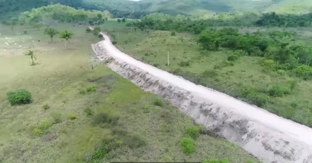 Câmara, prefeitura e produtores realizaram melhoria em estrada vicinal