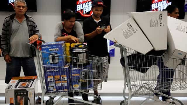 Inflação de dois dígitos limita promoções e ‘amorna’ a Black Friday