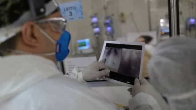 Nova variante da Covid derruba bolsas, petróleo e criptomoedas