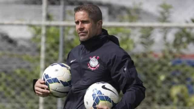 Sylvinho diz que Corinthians ‘tem várias formações’ e valoriza opções do elenco