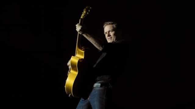 Bryan Adams testa positivo para Covid na chegada à Itália