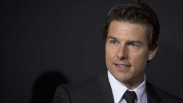 Tom Cruise envia avião particular para ir buscar… 300 bolos de Natal
