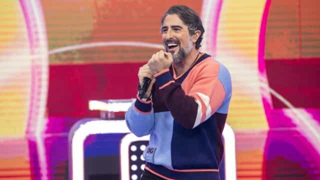 Marcos Mion paga promessa por entrar na Globo e anda 110 km a pé até Aparecida