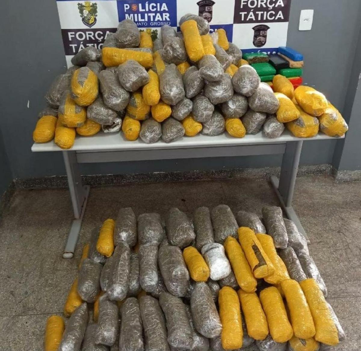 PM fecha depósito do crime organizado e apreende 100 kg de droga e artefatos explosivos