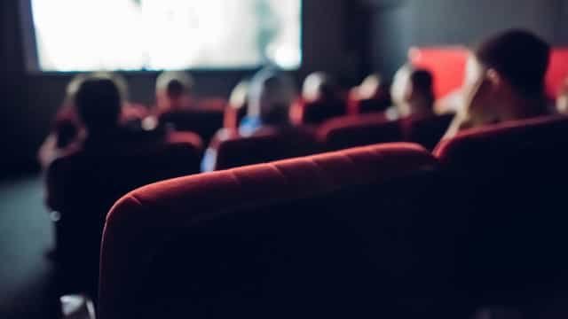 Com retorno do público ao cinema, bilheteria cresce 35% em 2021