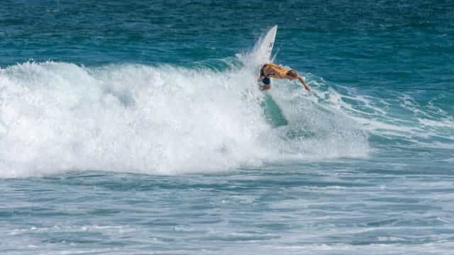 Surfe: falta de ondas impede continuidade da etapa de Pipeline