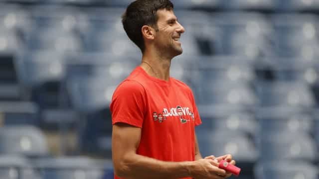 Não vacinado, Djokovic recebe permissão especial e disputará Aberto da Austrália