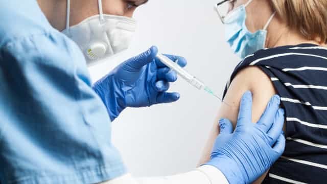 Brasil chega a 67,29% da população com vacinação completa contra a covid-19