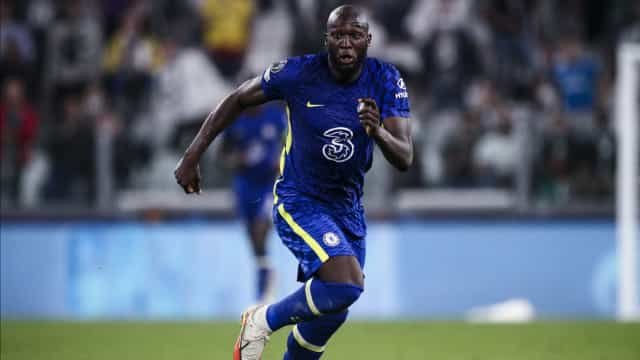 Lukaku ‘apara arestas’ em reunião com técnico do Chelsea e admite erro em fala