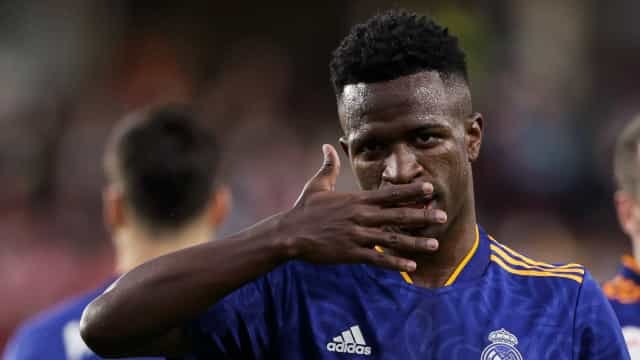 Vinicius Junior volta a testar negativo para covid-19 e reforçará Real no sábado