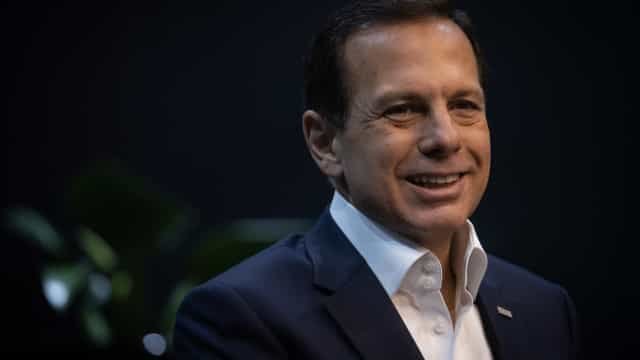 Doria assina decreto que obriga servidor estadual a comprovar vacinação