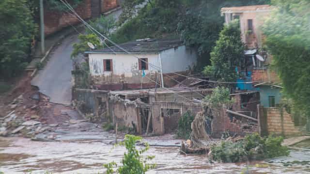 Chuvas causam mais cinco mortes em MG; mais de 10 mil são desalojados