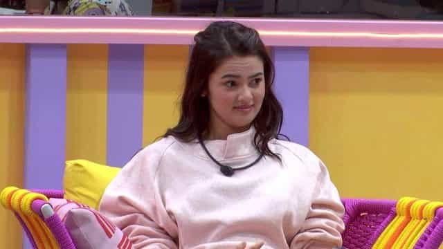 Laís e Eslô são acusadas de racismo na web após imitarem macaco