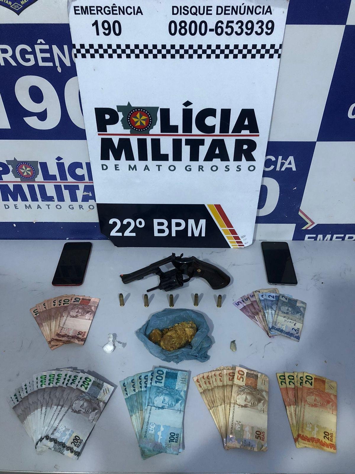 POLÍCIA PRENDE 04 INDIVÍDUOS COMERCIALIZANDO DROGAS EM PEIXOTO DE AZEVEDO