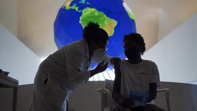 Covid-19: Rio suspende vacinação de crianças por falta de doses