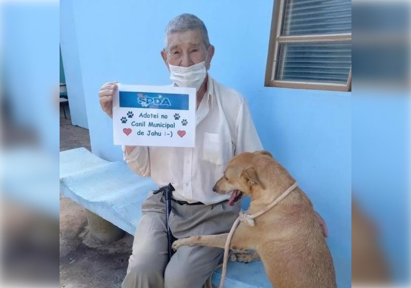 Idoso de 90 anos se encanta e adota cadela que ficou 4 anos sem lar