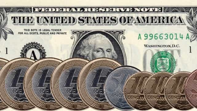 Dólar cai e volta a se aproximar de R$ 4,60