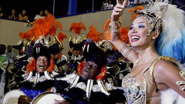 Luciana Gimenez se diz ‘desesperada’ para emagrecer para o Carnaval