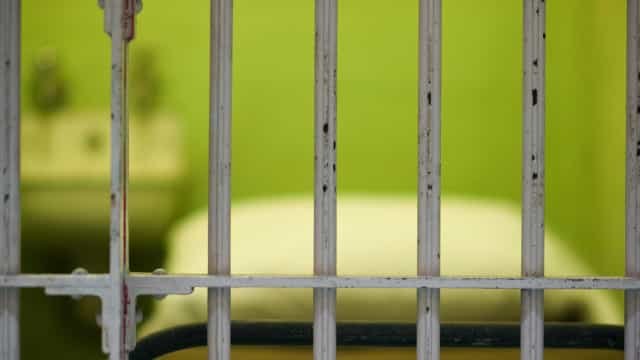 Alemanha: Falsa médica condenada a prisão perpétua por morte de pacientes