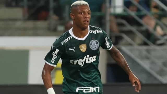 Danilo ganha carinho no Palmeiras após convocação e revela: ‘Estava dormindo’