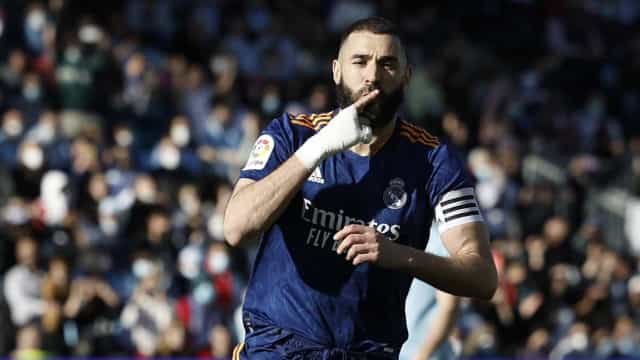 Benzema diz que Vini Jr deveria ser citado entre os melhores do mundo