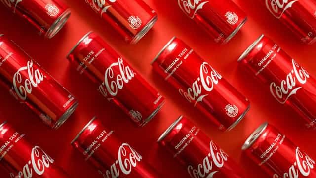 Justiça condena ex-funcionária da Coca-Cola por tráfico de dados sigilosos