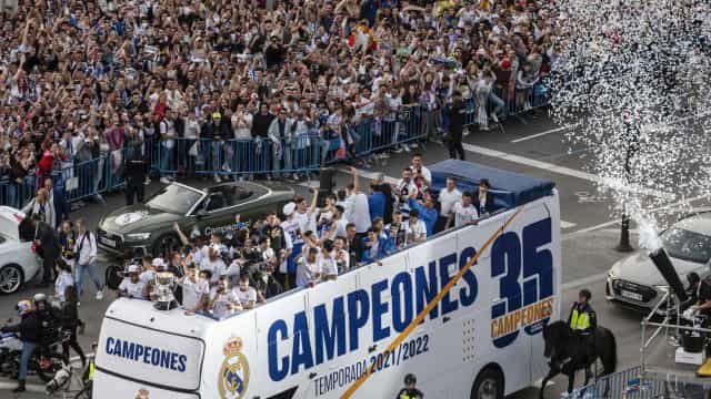 Torcida do Real invade ruas de Madri para comemorar título do Campeonato Espanhol