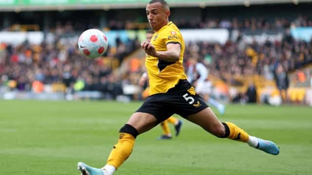 Botafogo acerta com lateral-esquerdo Marçal, que estava no Wolverhampton