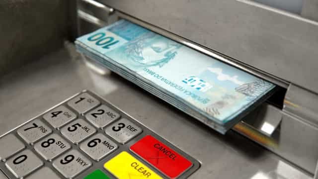 Rendimento dos brasileiros é o menor desde 2012, aponta IBGE