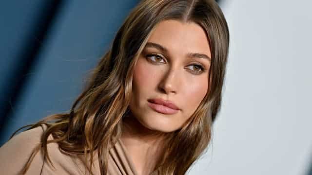 Hailey Bieber é processada por uso de marca registrada de roupa