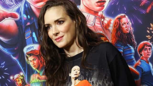 Winona Ryder volta a fazer propaganda de grife que já furtou há 20 anos