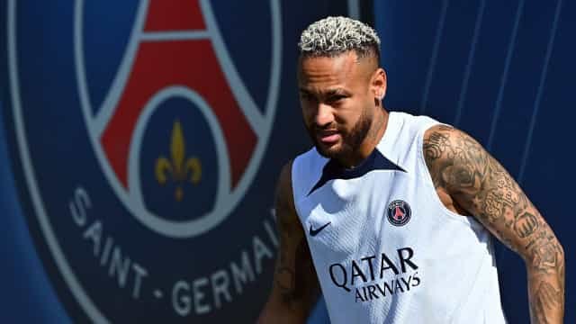 PSG oferece Neymar e Manchester City rejeita proposta, diz jornal francês