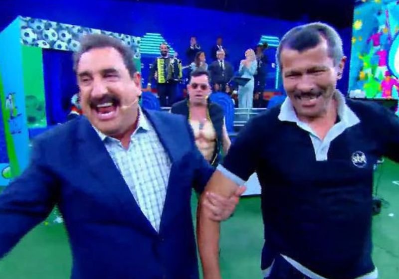 Funcionário do SBT faz gol incrível e ganha R$ 100 mil de Ratinho