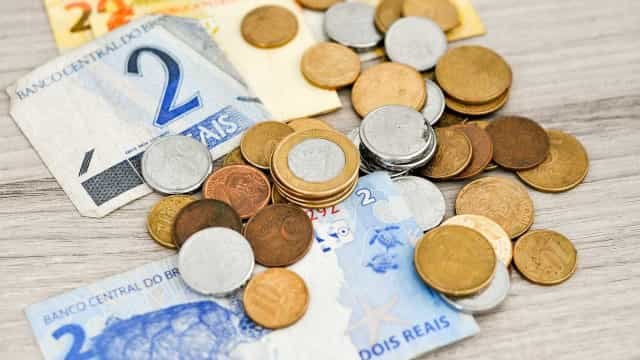 Governo prevê salário mínimo em R$ 1.302 em 2023, sem aumento real pelo 4º ano seguido