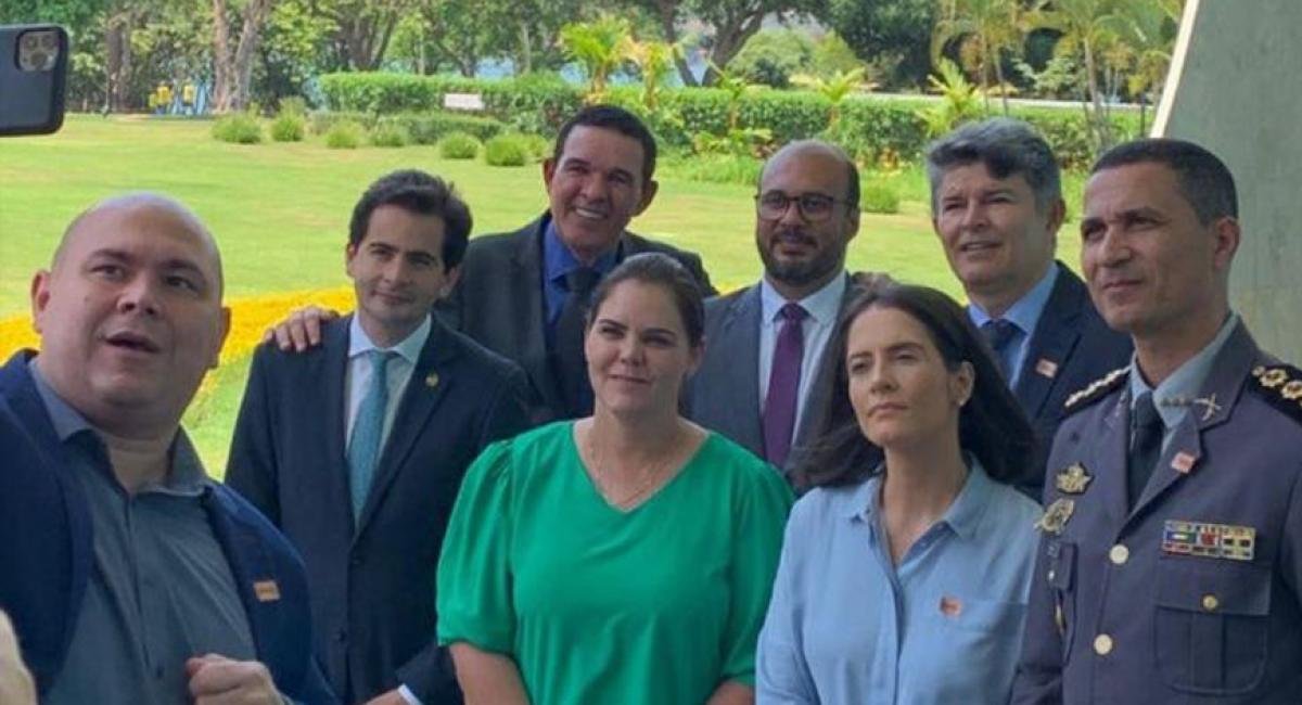 Deputados vão ‘estudar’, ‘desbolsonarizar’ e financiar campanha