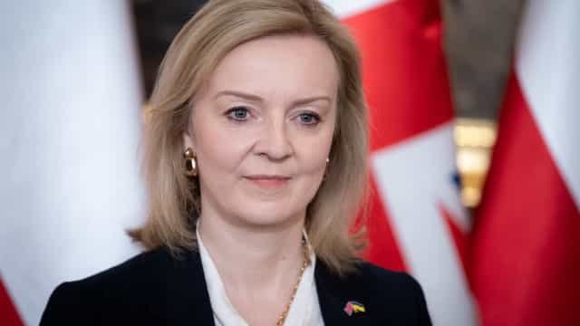 Queda de Liz Truss no Reino Unido prenuncia crise mais aguda na Europa