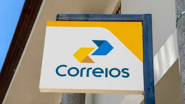 Leilão dos Correios vende peças de vestuário por R$ 86 mil, mas lote de celulares é cancelado