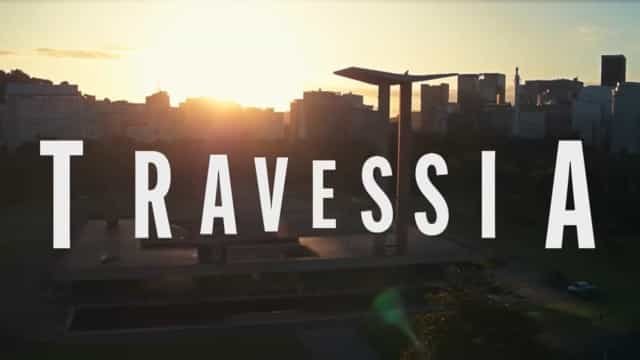 Pegação e bumbum de Chay Suede em ‘Travessia’ agitam a internet