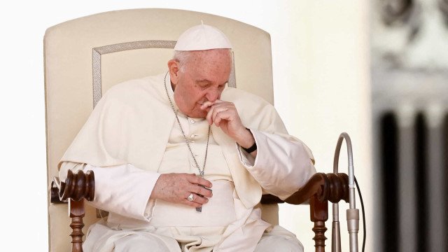 Papa Francisco chora ao falar da Ucrânia ‘martirizada pela guerra’