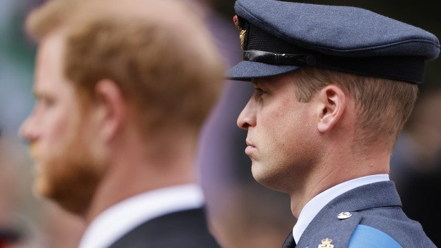 Príncipe Harry acusa William de o atacar fisicamente em 2019