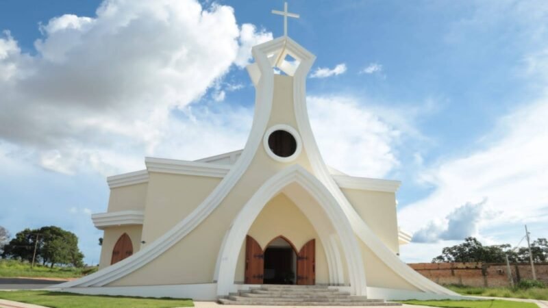 Obras dos vitrais da capela Senhora Rainha da Paz em Sorriso entram na reta final