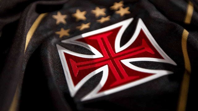 Vasco cai para o Volta Redonda em jogo com erros, golaço e pênalti perdido