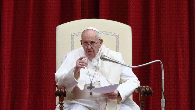 Comentário sobre homossexualidade ser pecado se referia a regras católicas, diz papa
