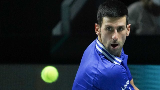 Djokovic arrasa americano e encara Tsitsipas na final do Aberto da Austrália