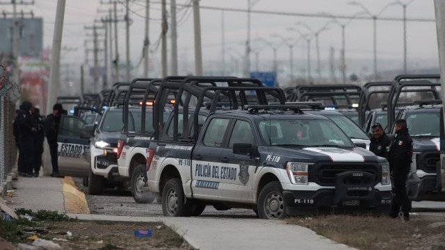 México envia soldados a fronteira dos EUA após ataque a prisão que deixou 26 mortos
