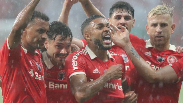 Internacional goleia São Luiz em casa e vence a 1ª no Campeonato Gaúcho