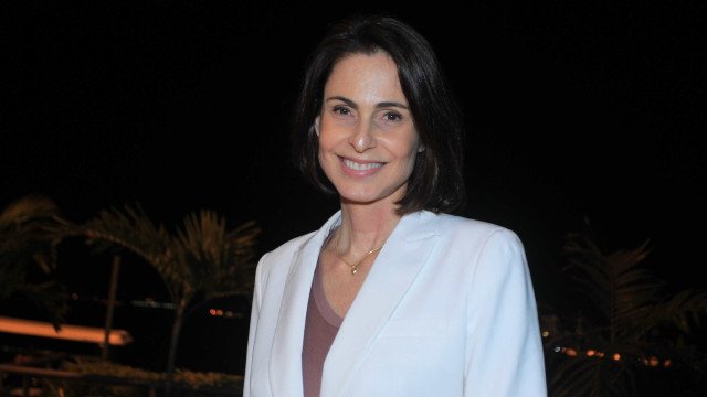 Apesar do clima de festa, Sílvia Pfeifer lamenta a falta de convites para trabalhar