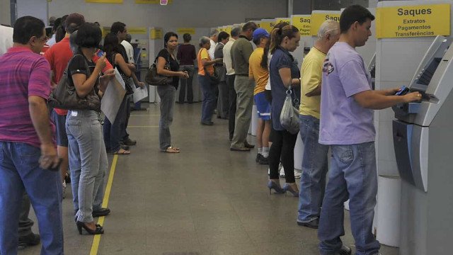 Bancos voltam a funcionar nesta quarta