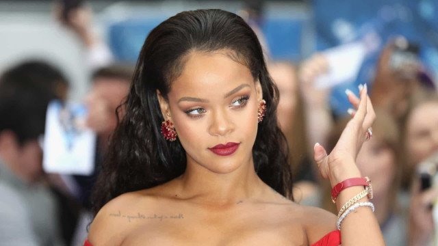 Focada no Super Bowl,Rihanna esquece do próprio aniversário